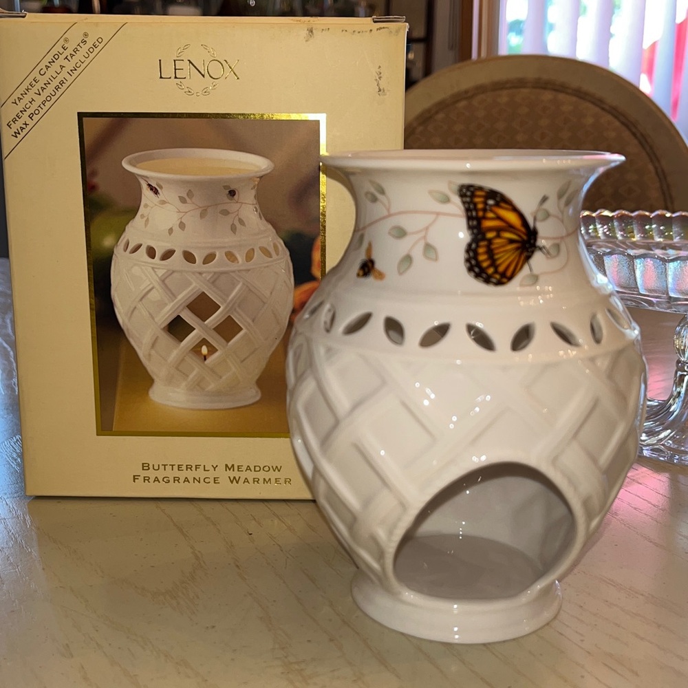 Lenox  Butterfly Meadow Fragrance Warmer  with Monarch Butterfly Design - Picture 5 of 6